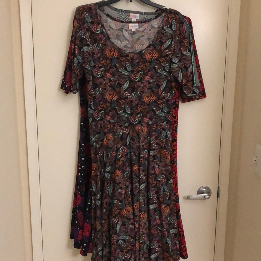 Feather pattern flattering cut dress